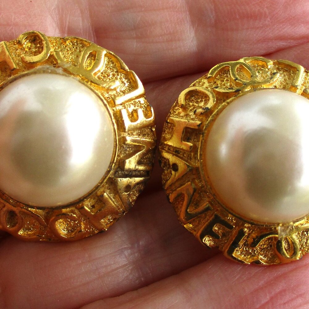 "C" INSPIRED PEARL CLIP EARRINGS  NEW